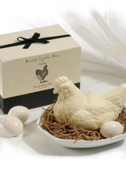 Мыло туалетное в форме курицы и яиц на фарфоровой подставке в подарочной коробке